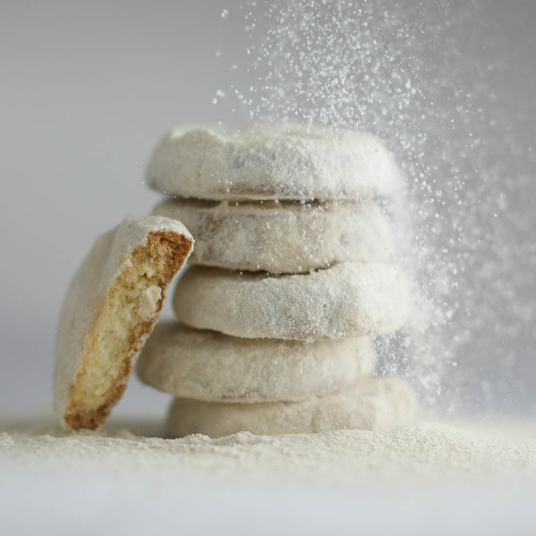 平飼い卵フルーツエッグを使用したクッキーと和三盆糖を合わせました